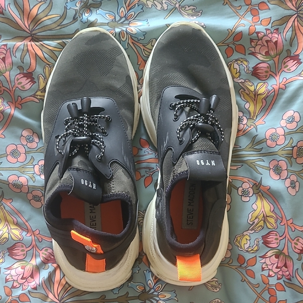 Steve Madden Black Sneakers